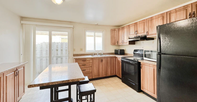 6 Hickling Trail, Barrie, ON, L4M 5V7 - 3