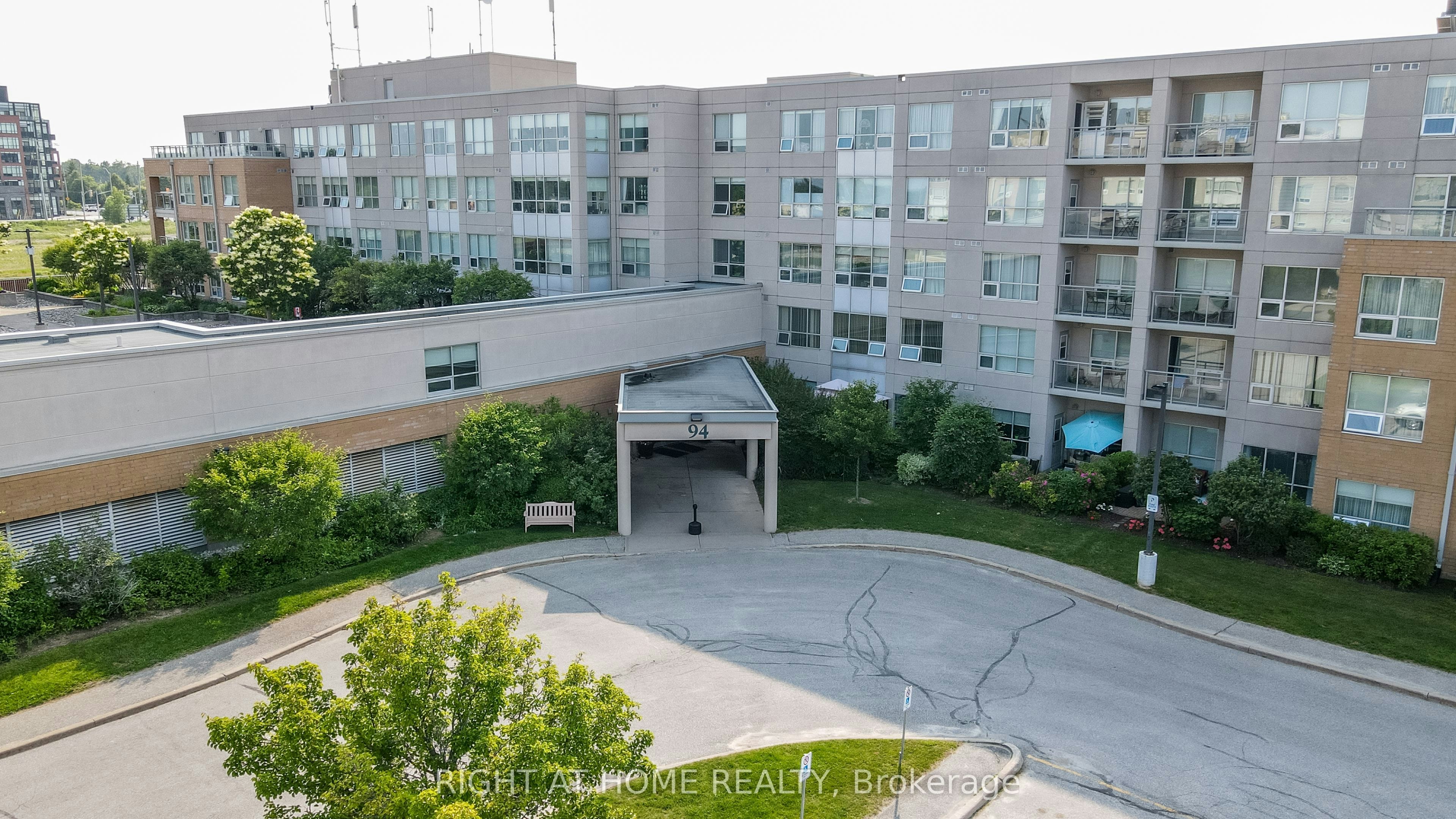 203-90 Dean Avenue, Barrie, ON, L4N 0M3