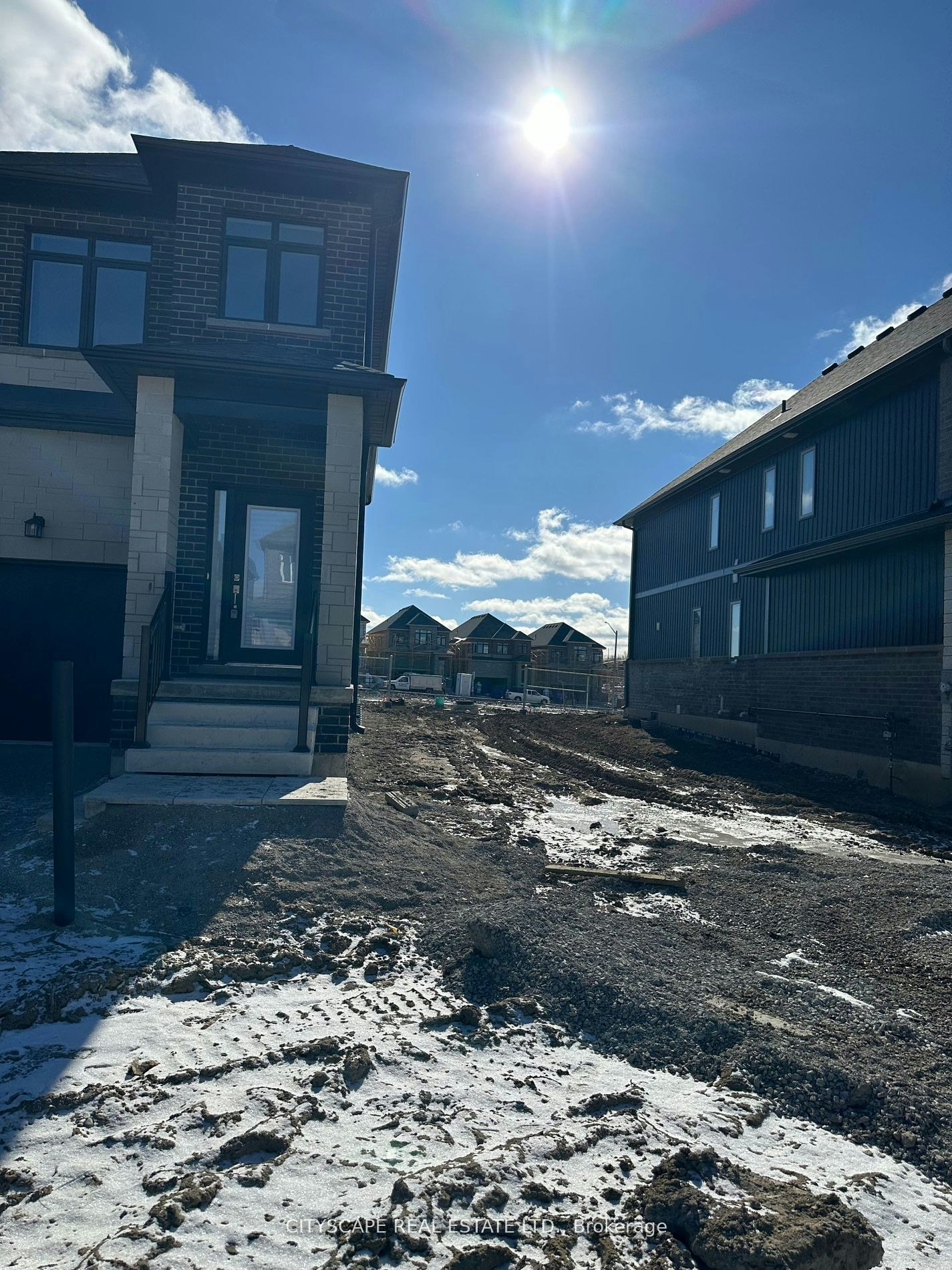 15 Barnyard Trail, Barrie, ON, L9J 0Y1 - 2