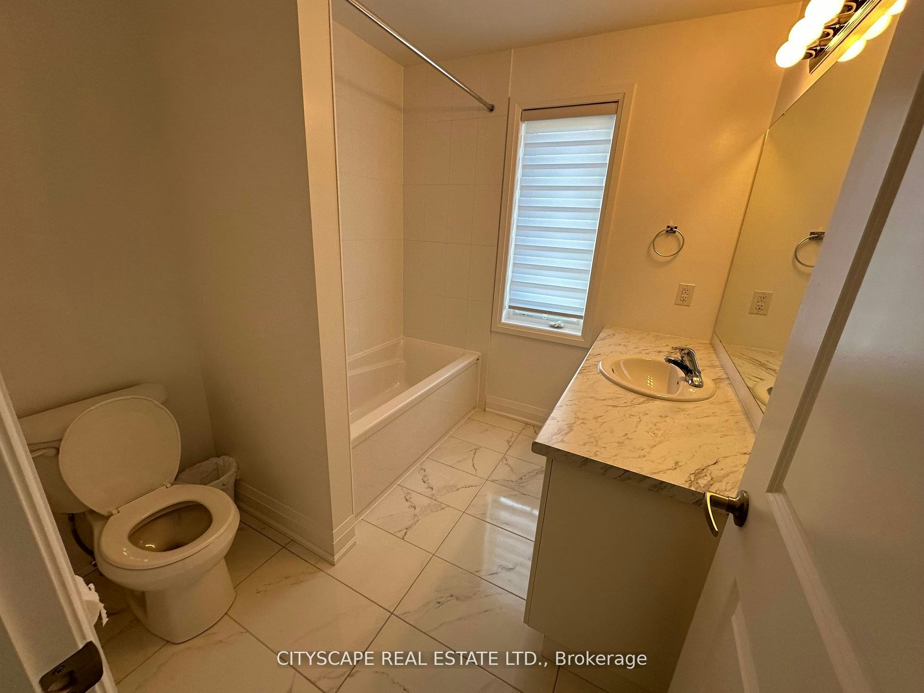 15 Barnyard Trail, Barrie, ON, L9J 0Y1 - 17