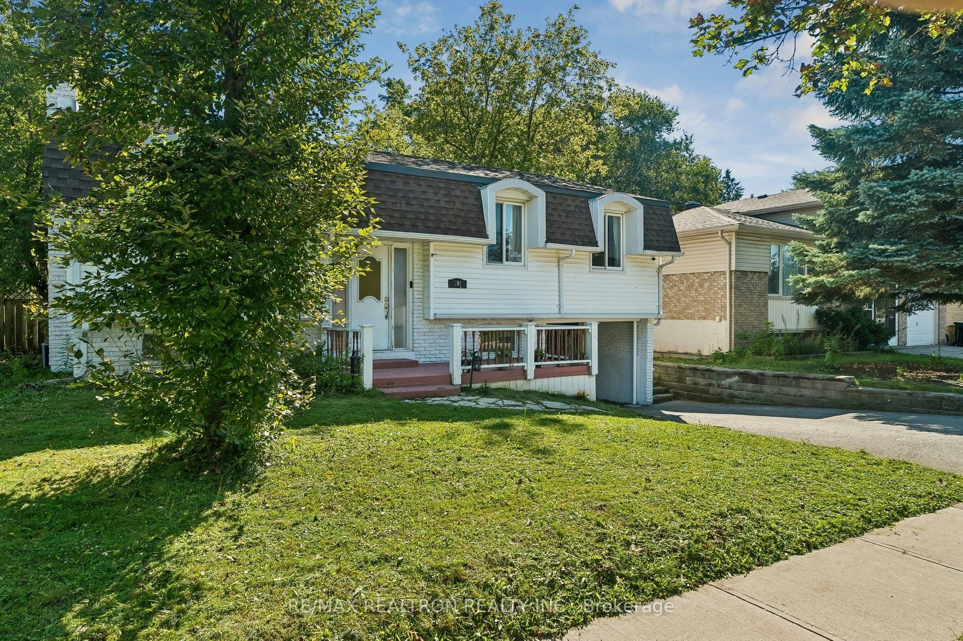 Upper-101 Marshall Street, Barrie, ON, L4N 4K7 2