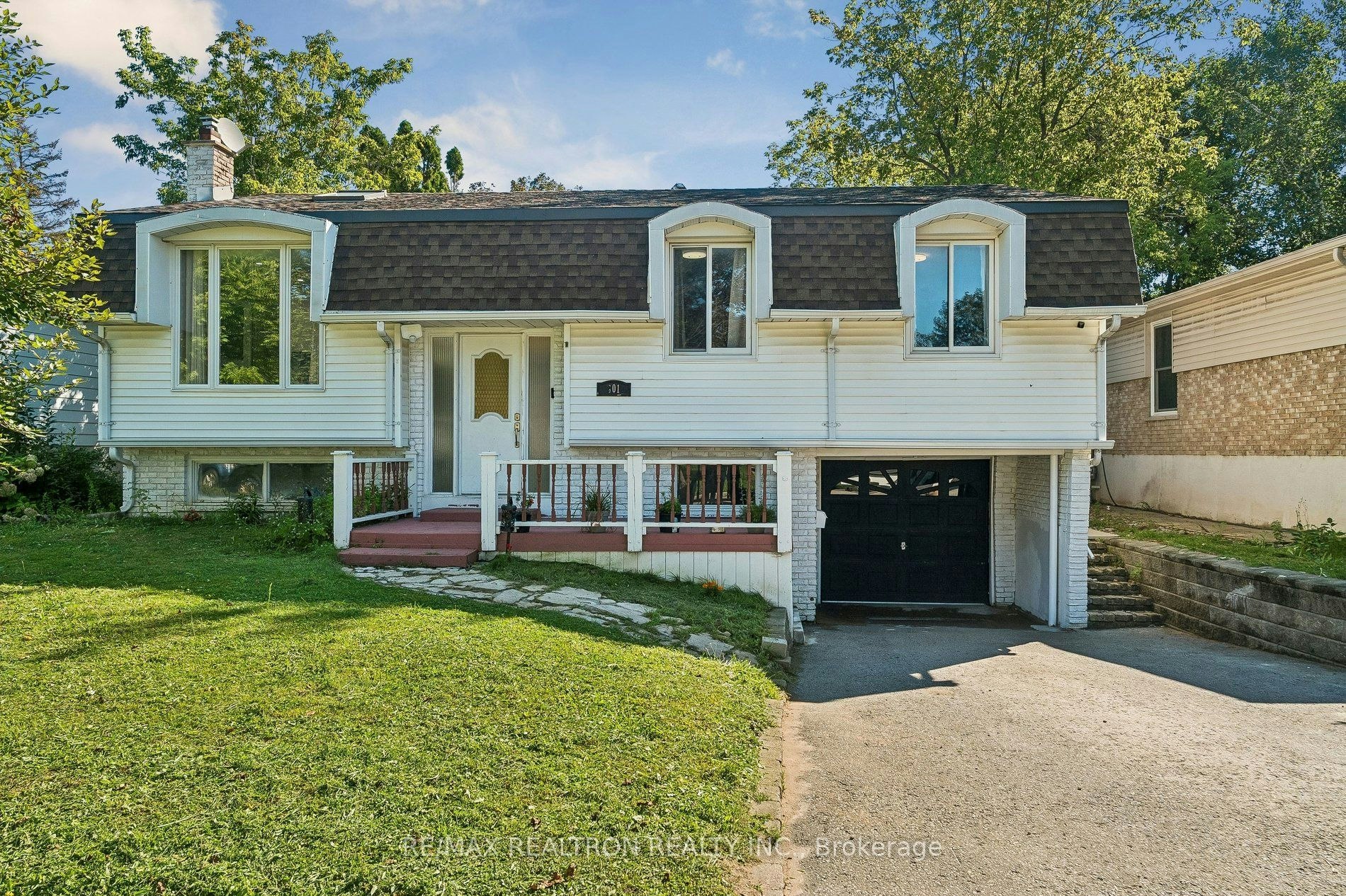 Upper-101 Marshall Street, Barrie, ON, L4N 4K7 4