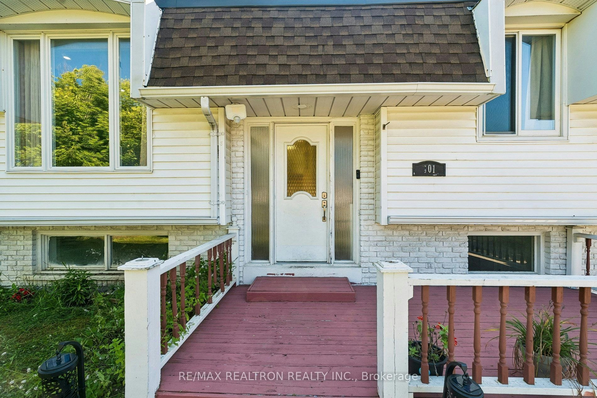 Upper-101 Marshall Street, Barrie, ON, L4N 4K7 5