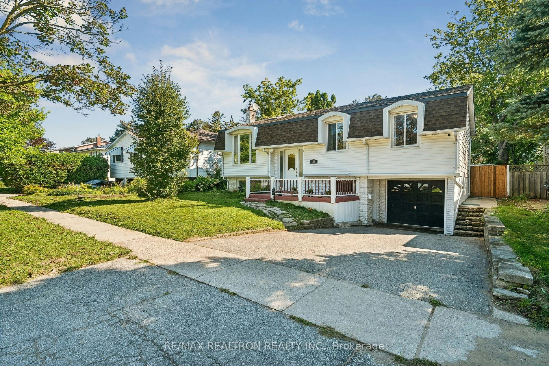 Upper-101 Marshall Street, Barrie, ON, L4N 4K7 3