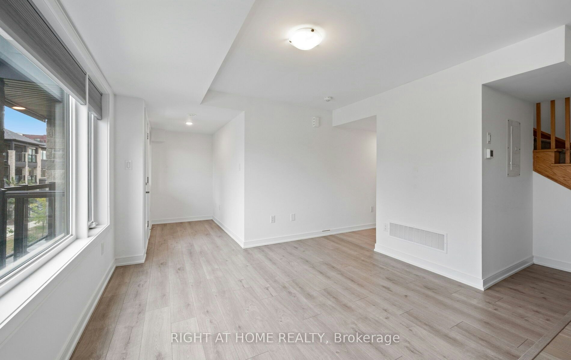 13 Magnolia Lane, Barrie, ON, L9J 0N9 - 7