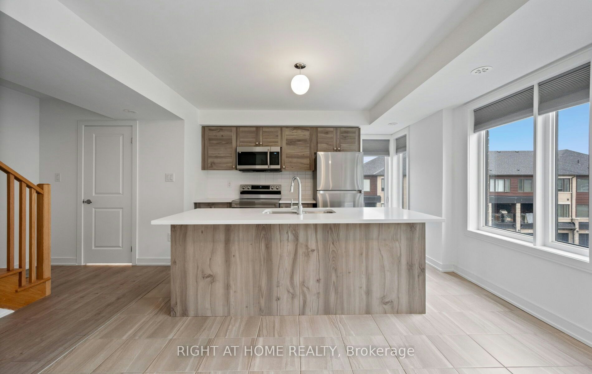 13 Magnolia Lane, Barrie, ON, L9J 0N9 - 12