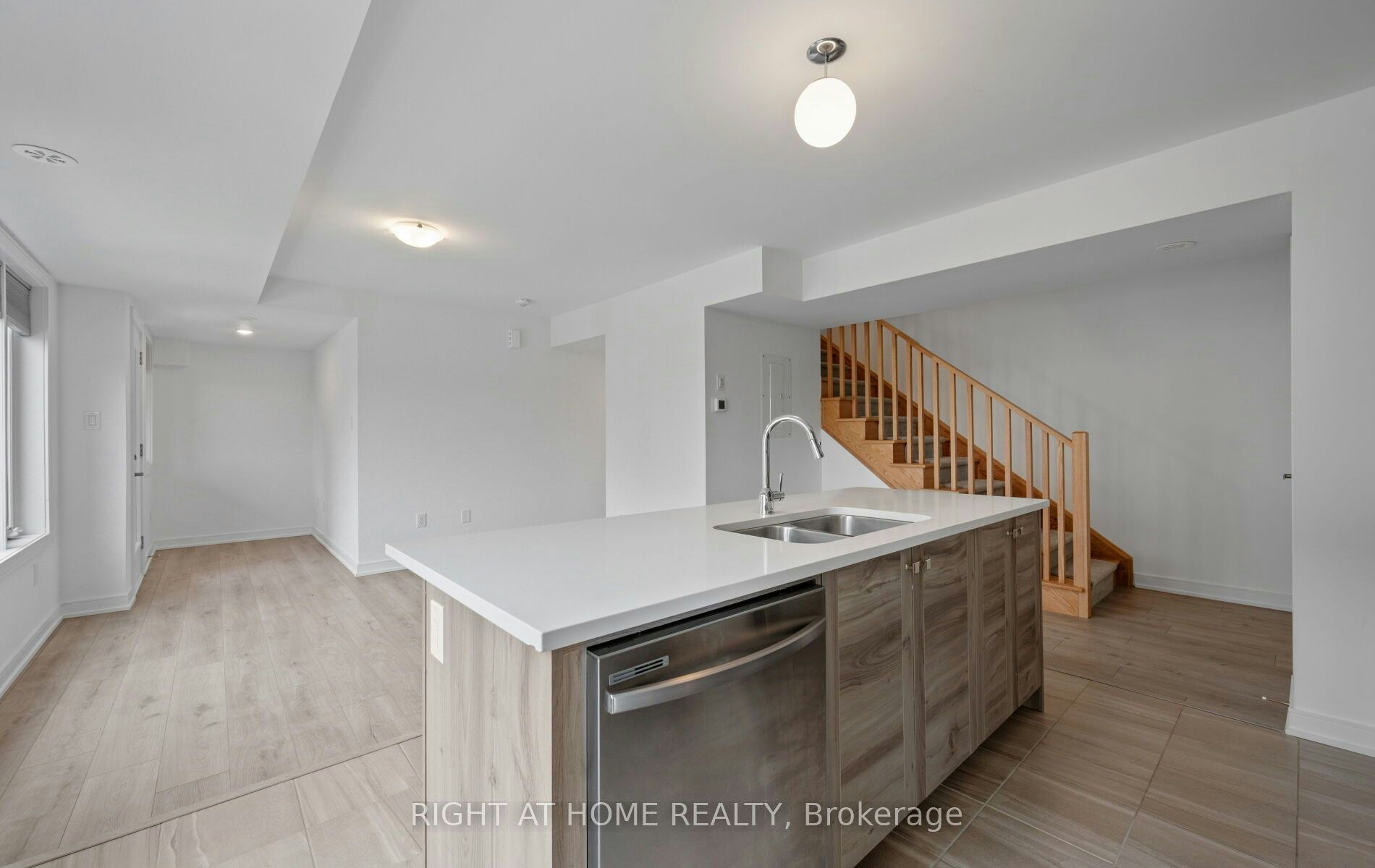 13 Magnolia Lane, Barrie, ON, L9J 0N9 - 15