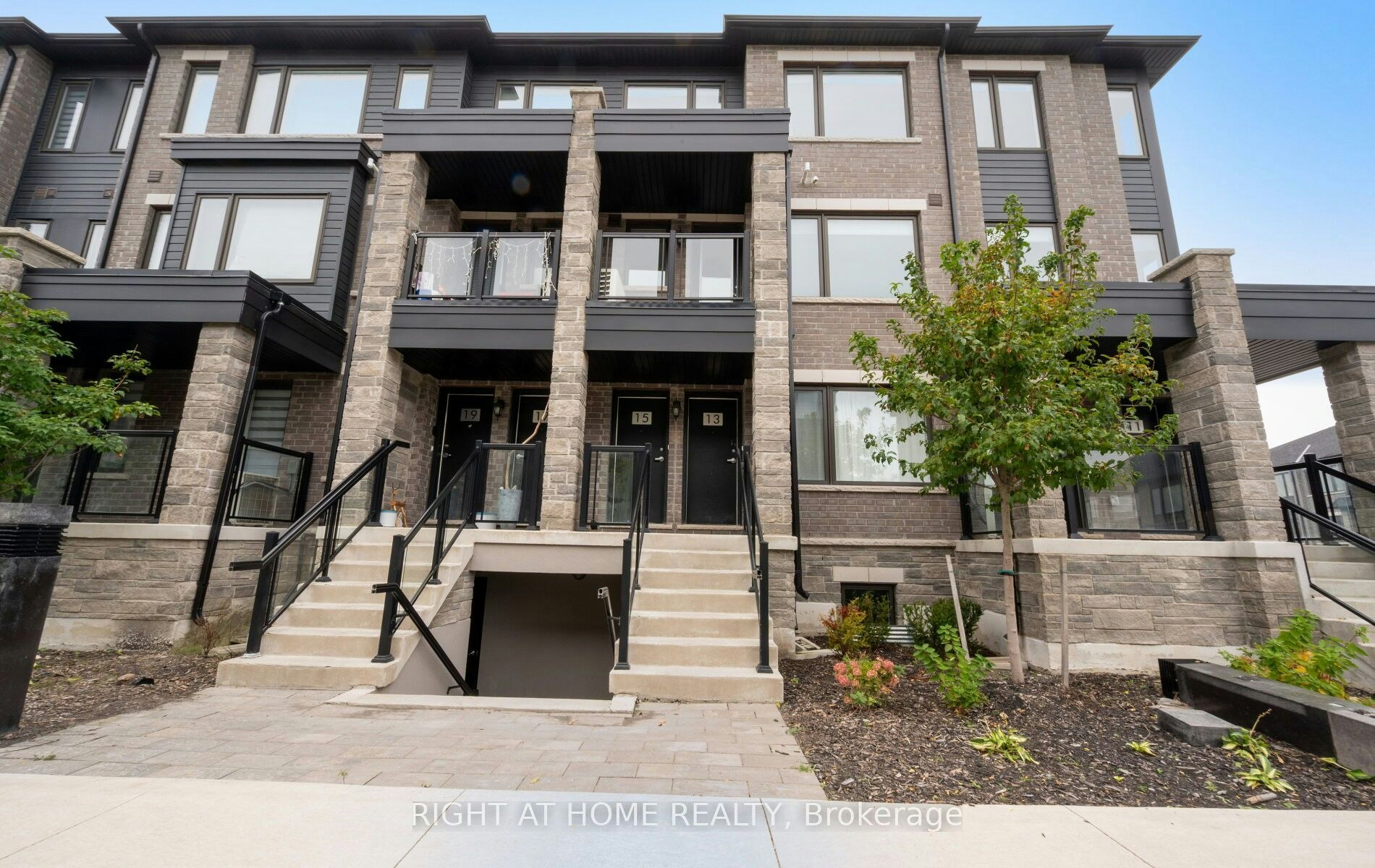 13 Magnolia Lane, Barrie, ON, L9J 0N9