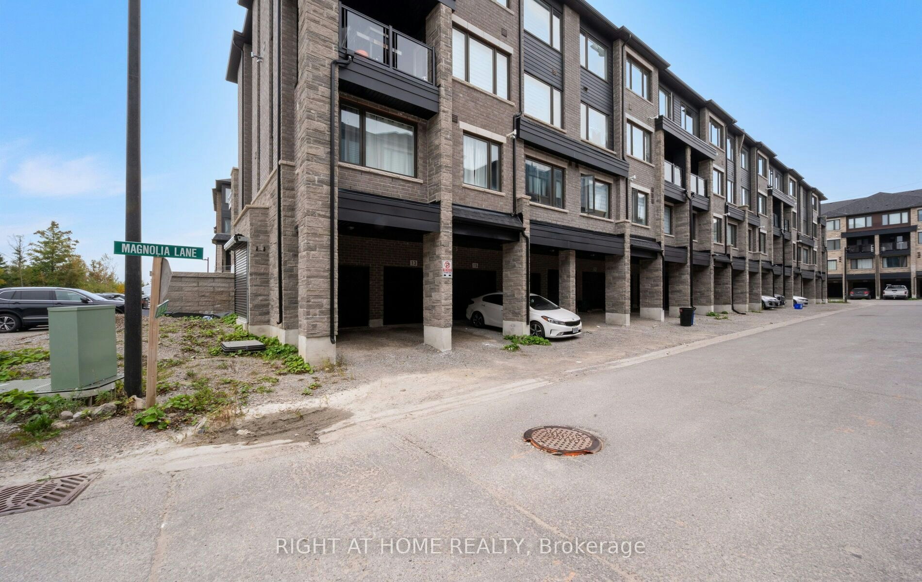 13 Magnolia Lane, Barrie, ON, L9J 0N9 - 36