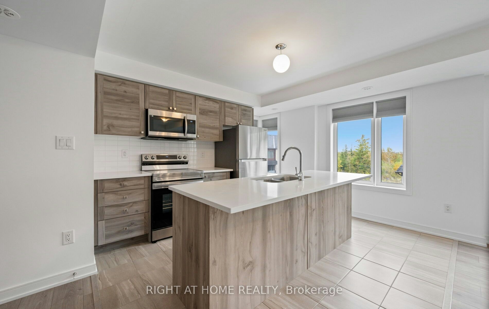 13 Magnolia Lane, Barrie, ON, L9J 0N9 - 13