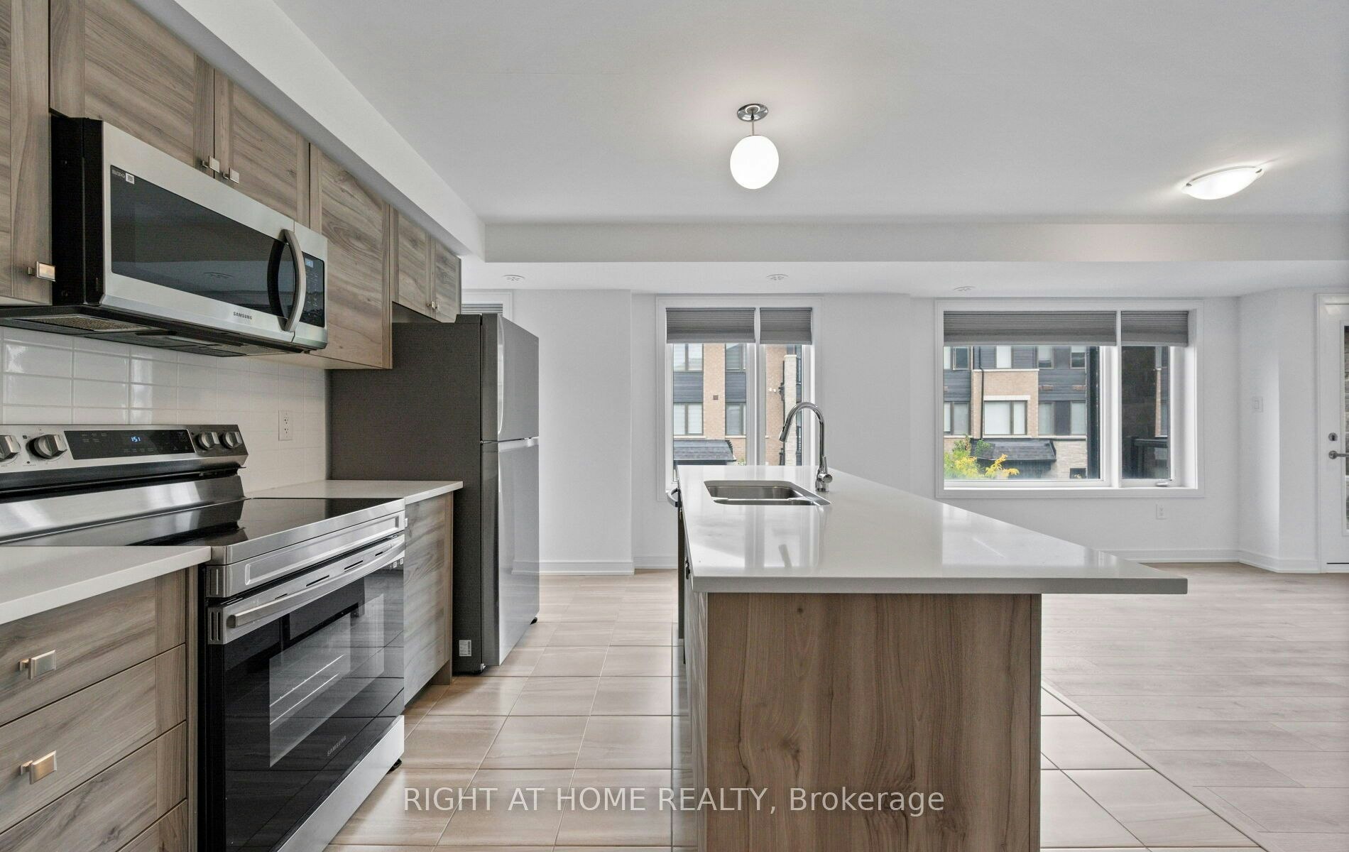 13 Magnolia Lane, Barrie, ON, L9J 0N9 - 14