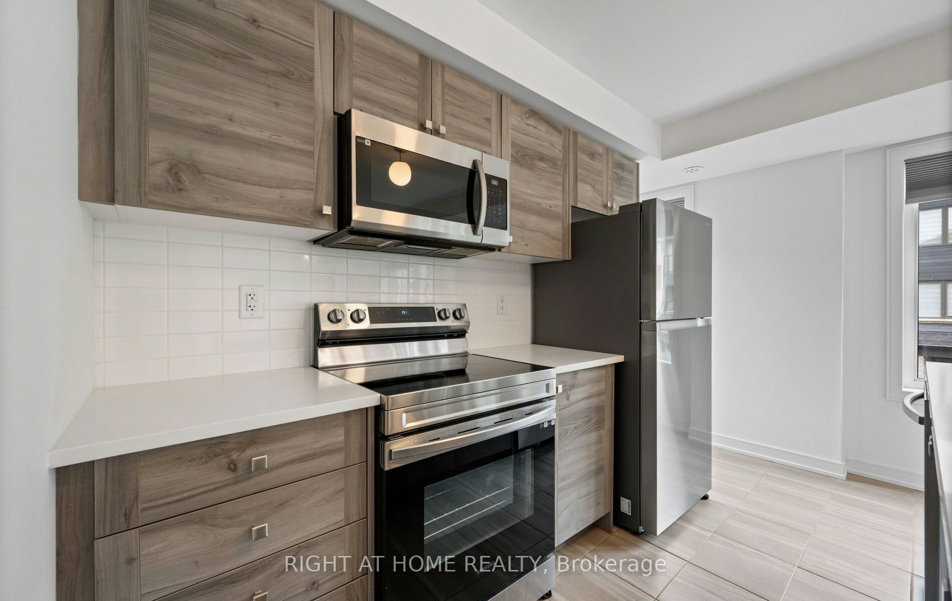 13 Magnolia Lane, Barrie, ON, L9J 0N9 - 16