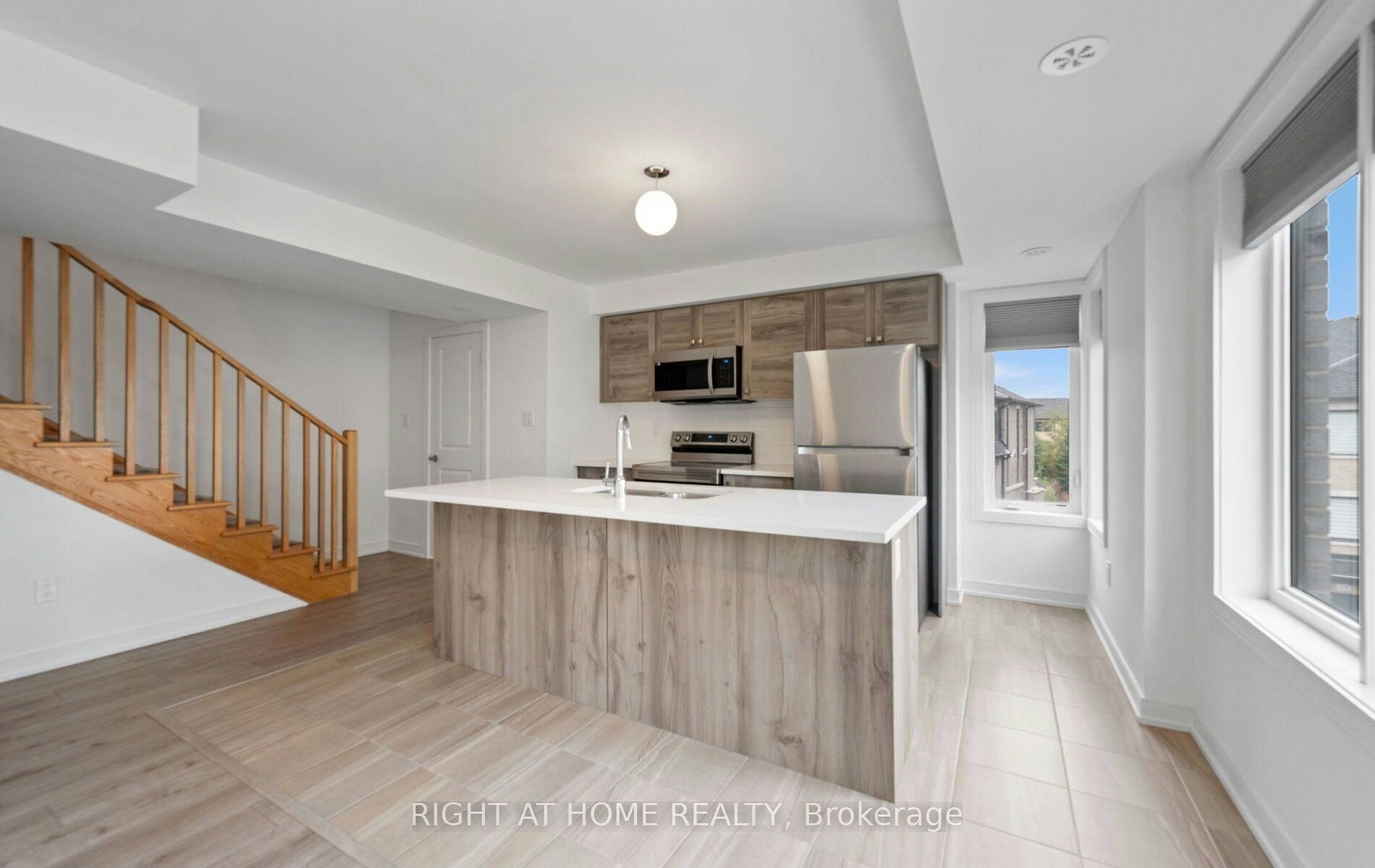 13 Magnolia Lane, Barrie, ON, L9J 0N9 - 11