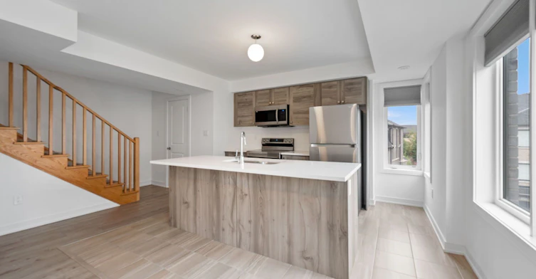 13 Magnolia Lane, Barrie, ON, L9J 0N9 - 11