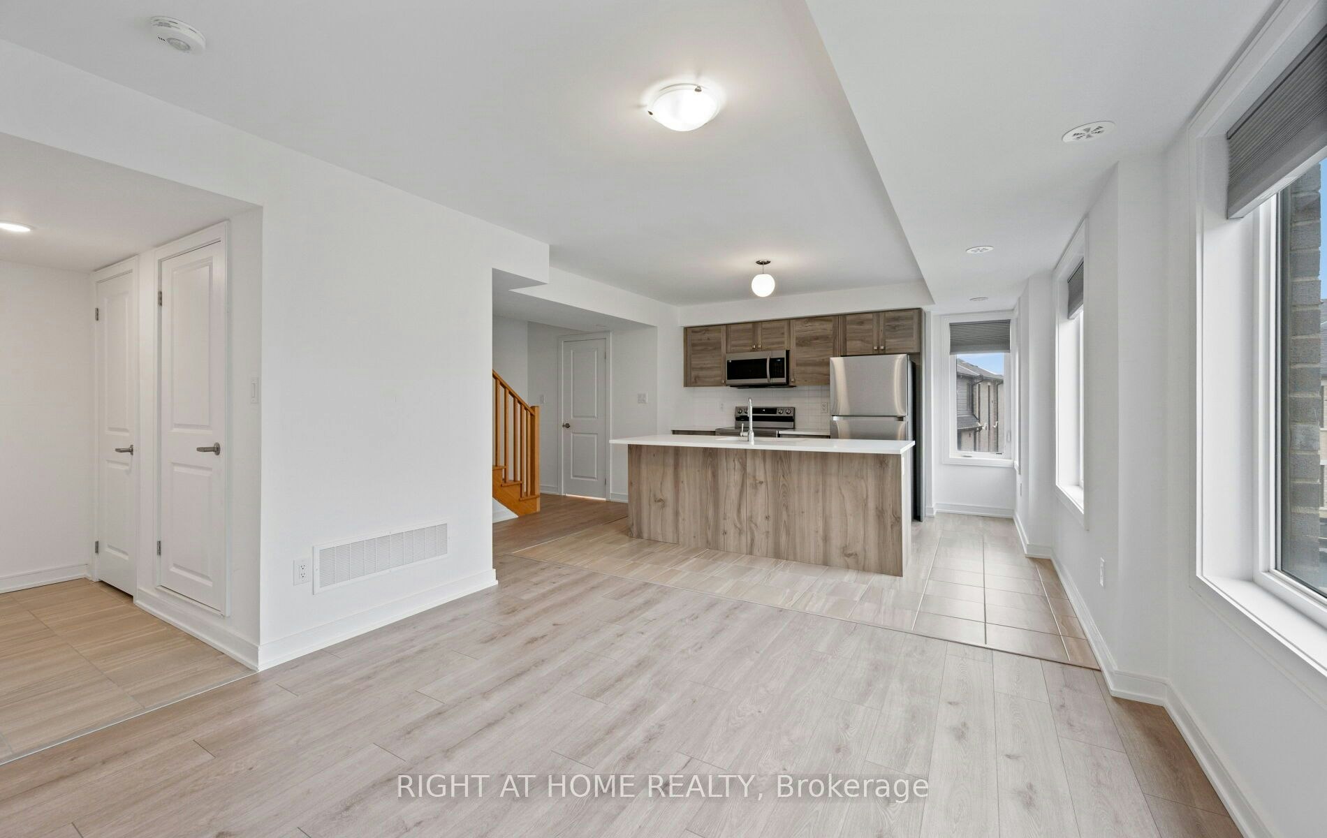 13 Magnolia Lane, Barrie, ON, L9J 0N9 - 5