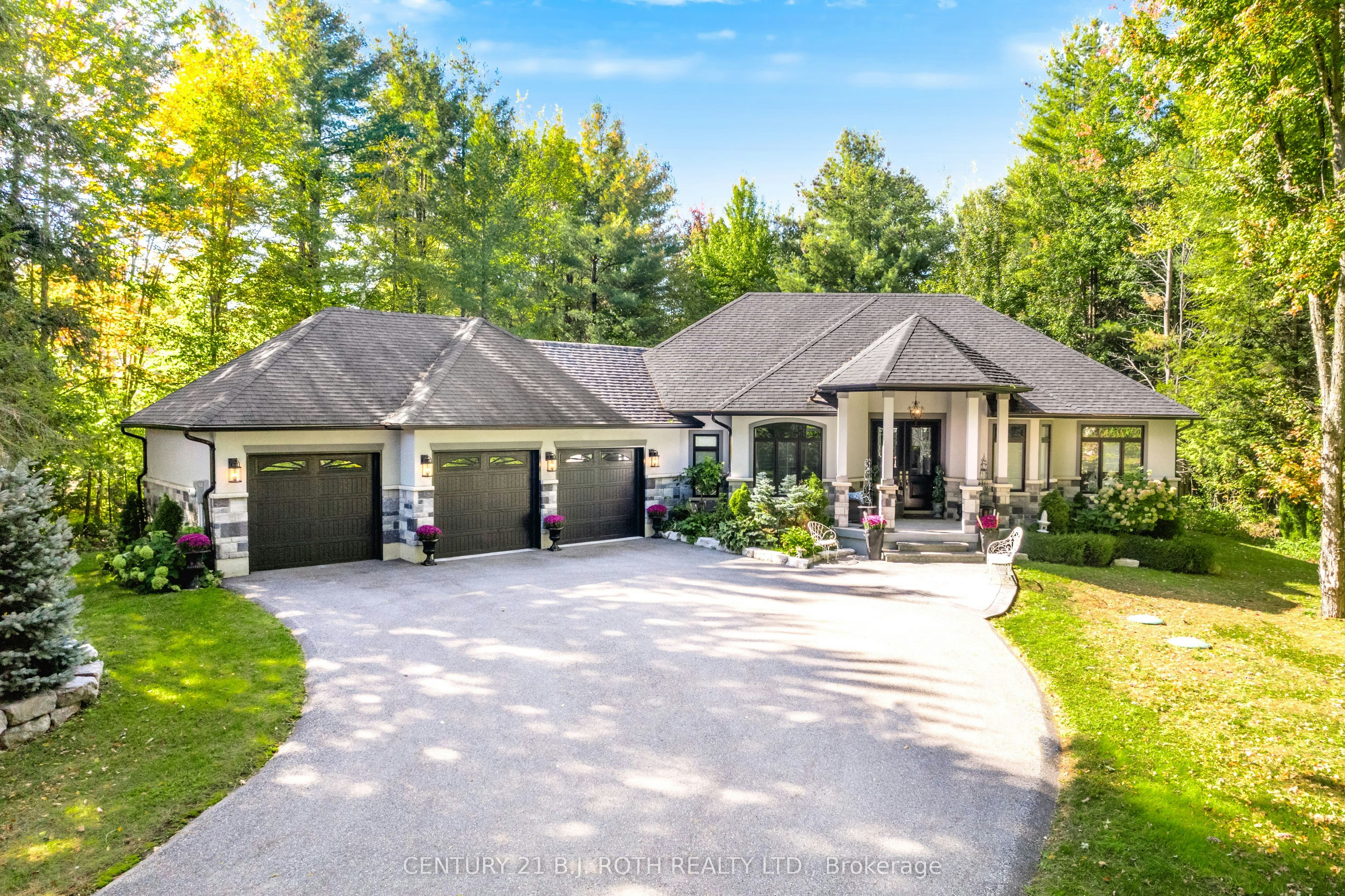 2 Sycamore Circle, Springwater, ON, L0L 2K0