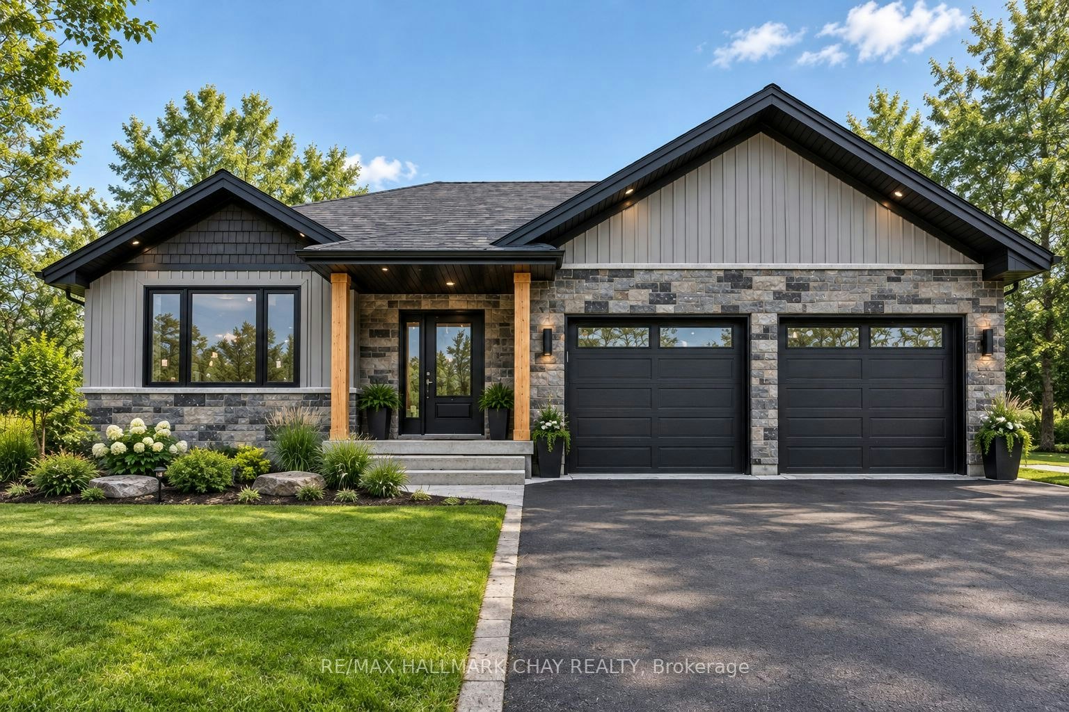 15 Carlton Street, Orillia, ON, L3V 6B4