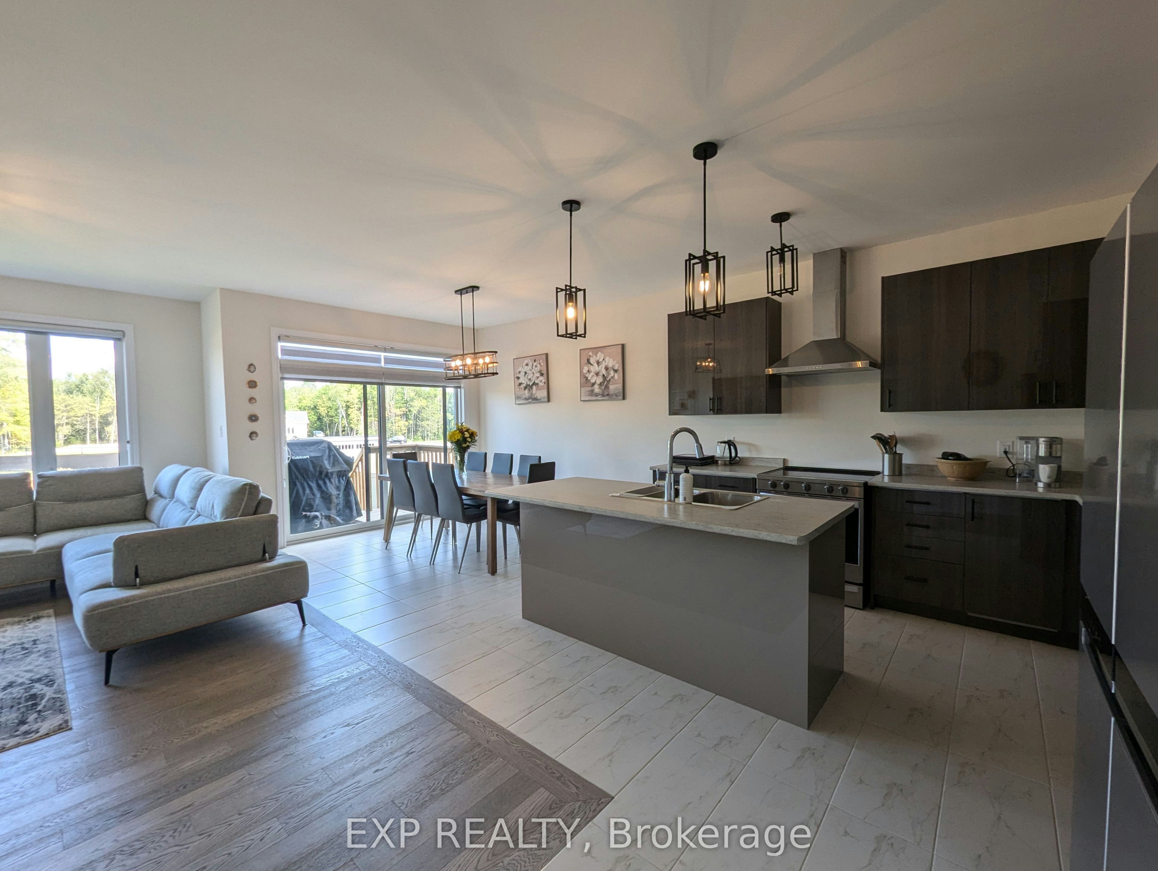 196 Ramblewood Drive, Wasaga Beach, ON, L9Z 0L6 - 2