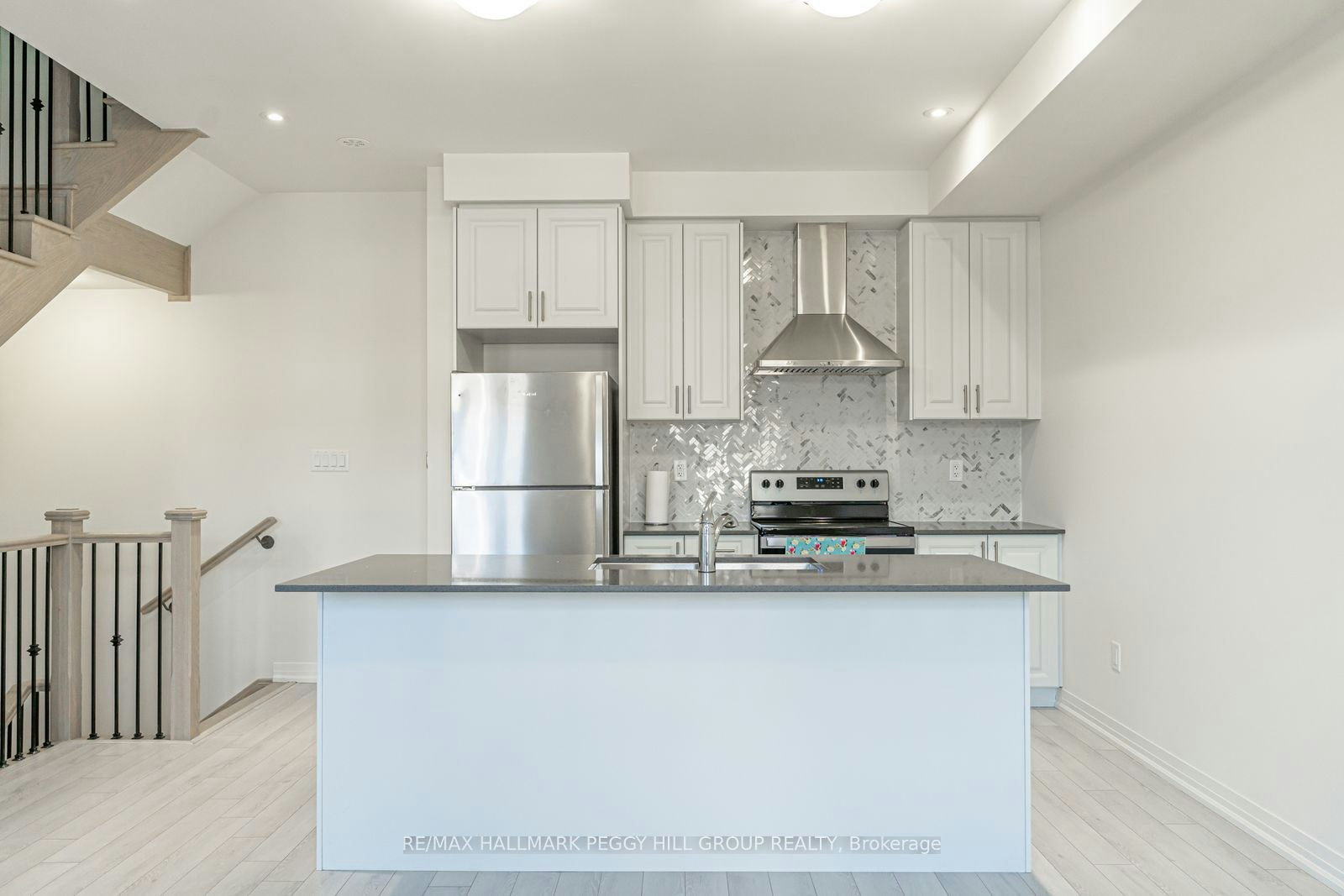 31 Bluebird Lane, Barrie, ON, L4N 6A3 - 2