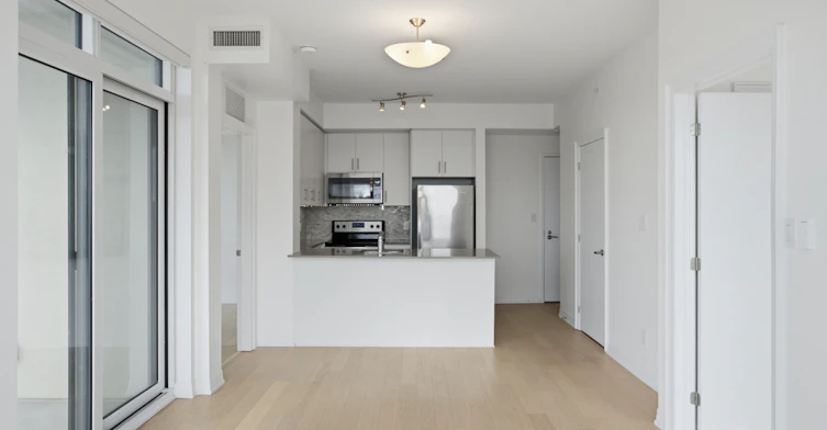 611-111 Worsley Street, Barrie, ON, L4M 0J5 - 9