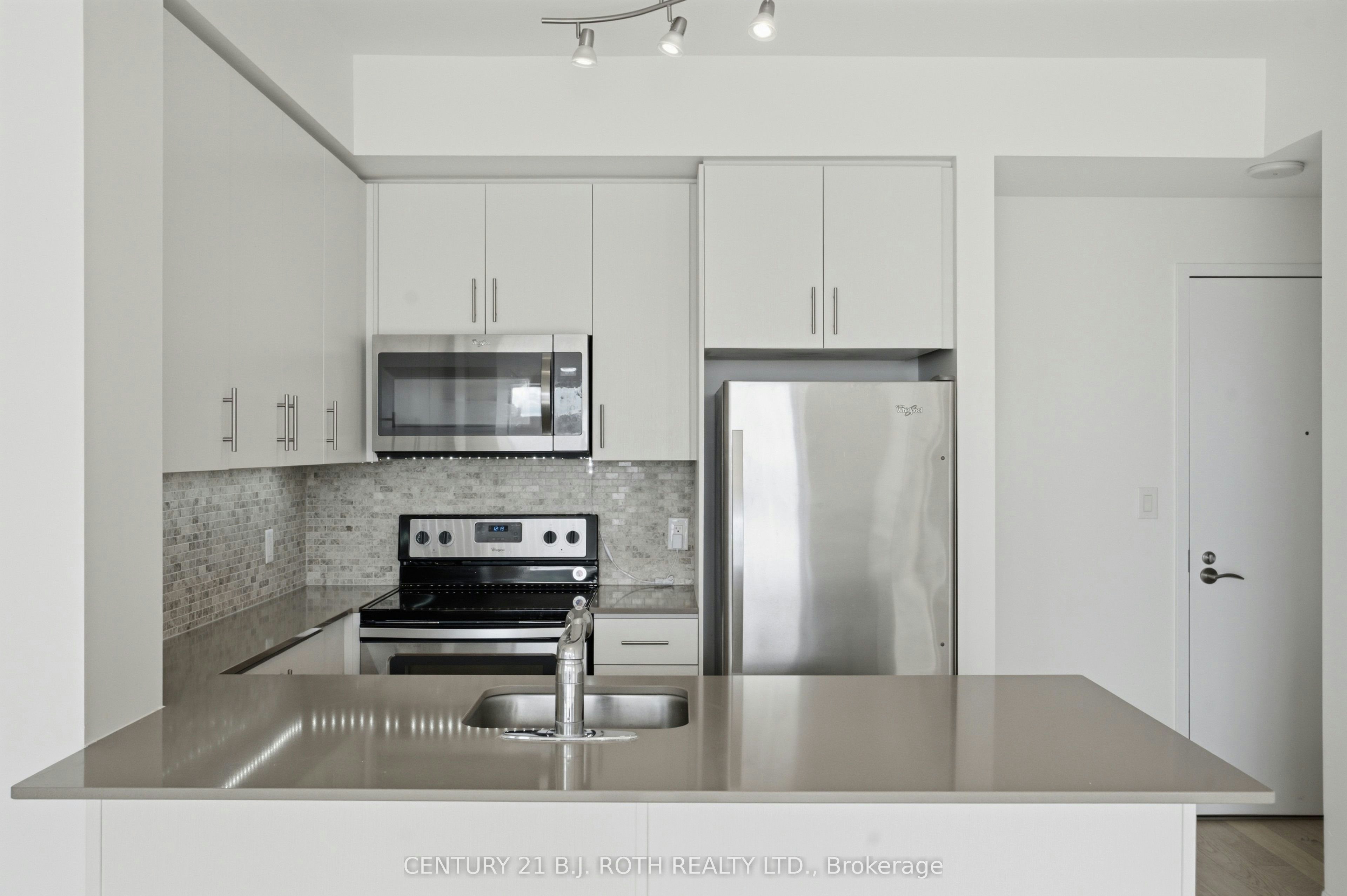611-111 Worsley Street, Barrie, ON, L4M 0J5 - 10