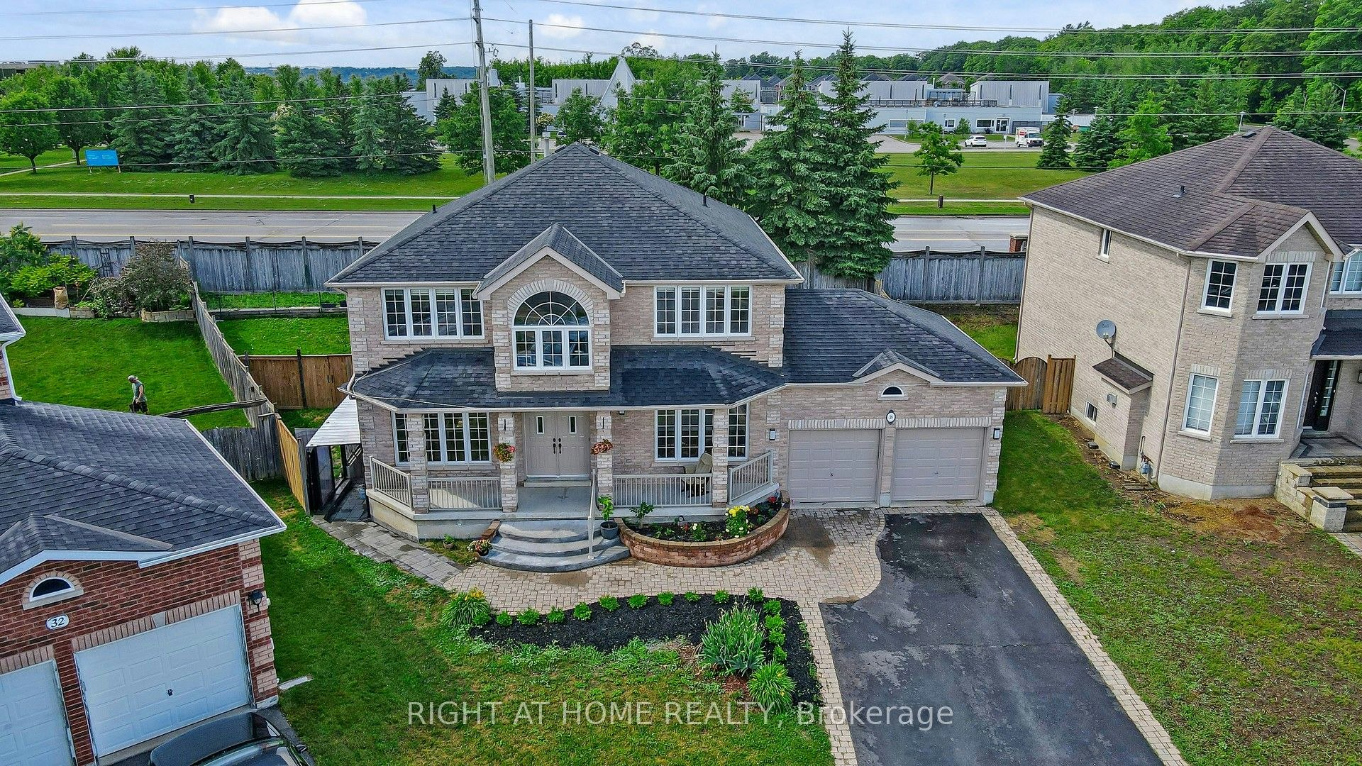 38 Prince George Crescent, Barrie, ON, L4N 0K9