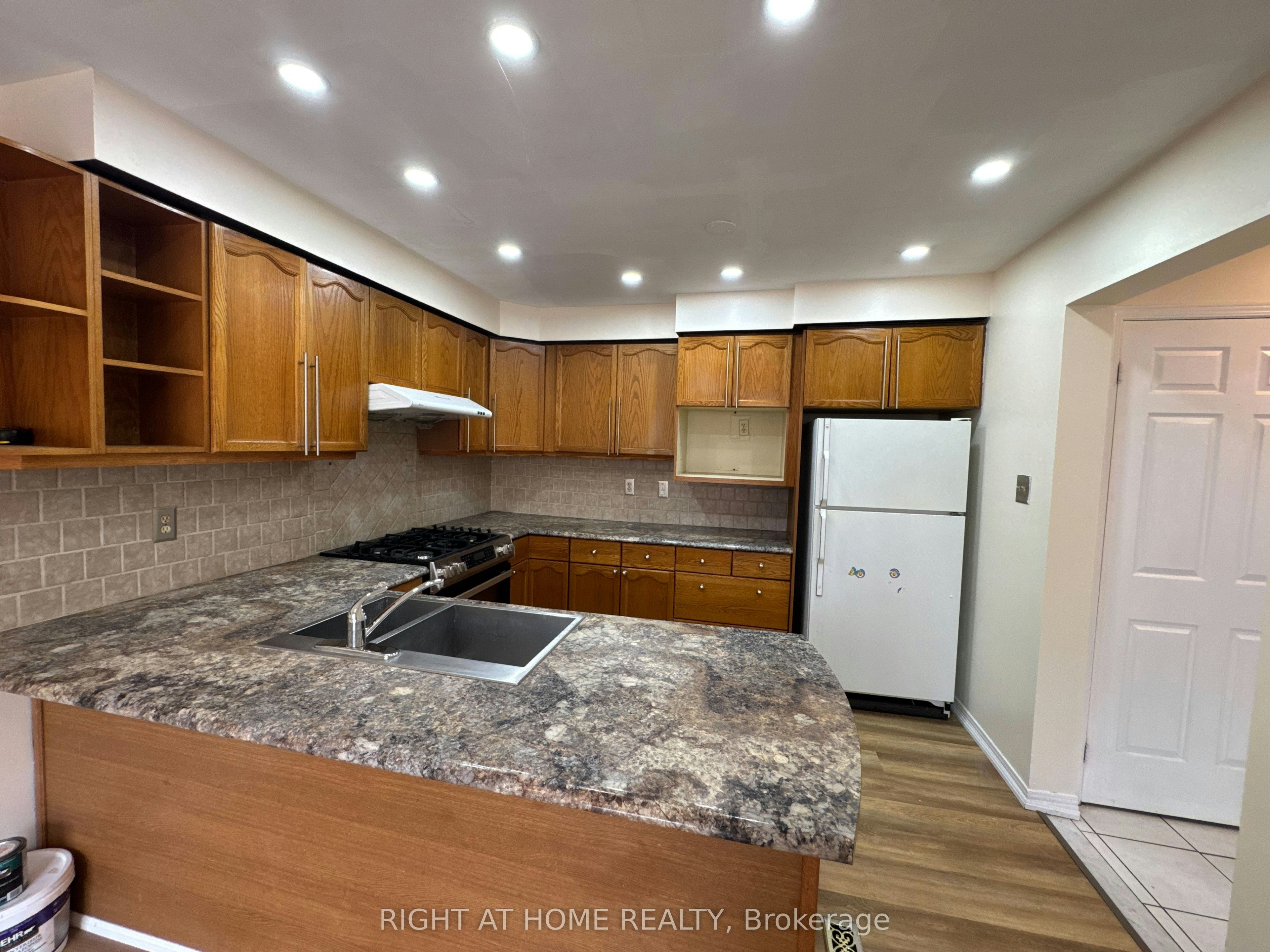 114 Browning Trail, Barrie, ON, L4N 6R3 - 8