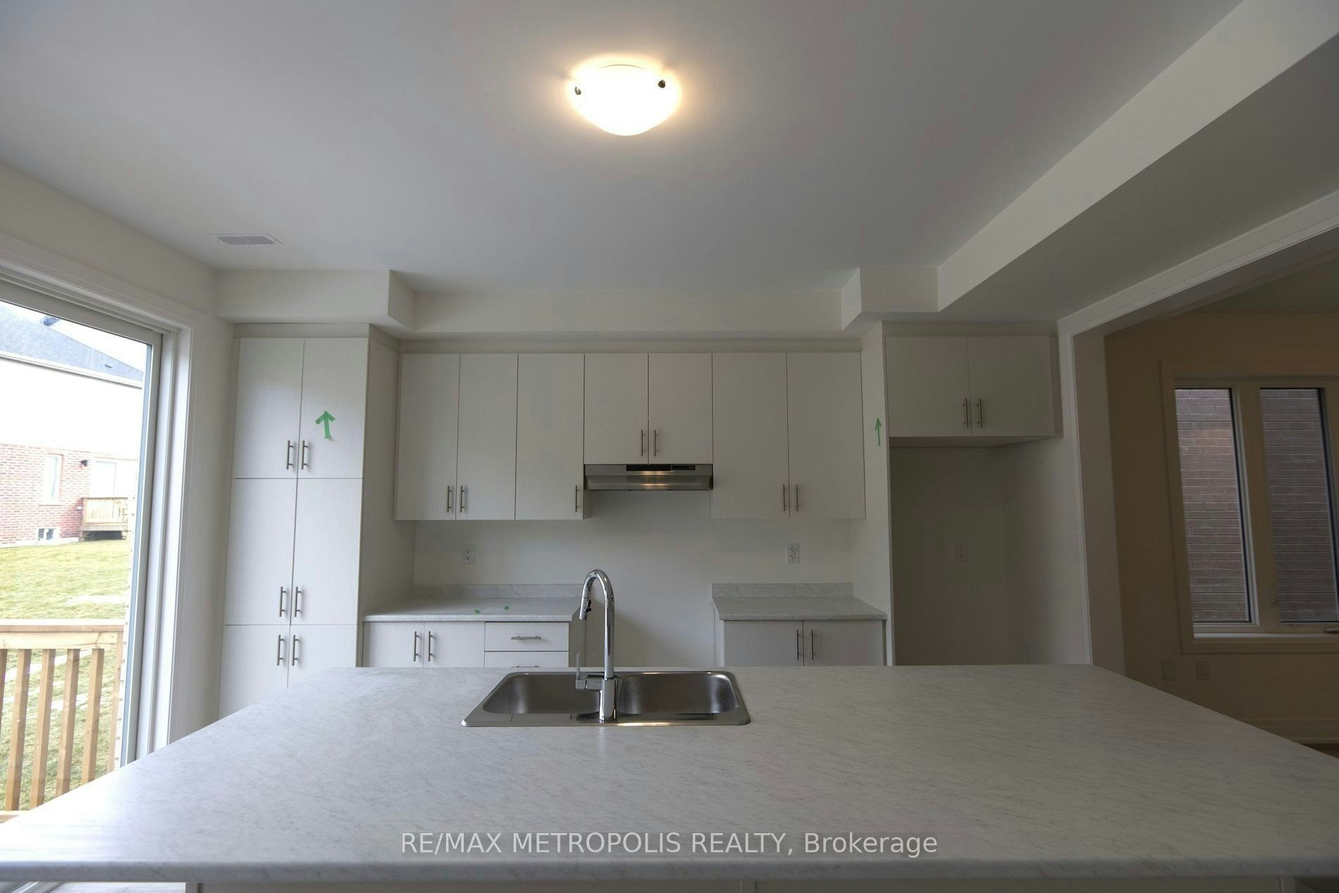 37 Shepherd Drive, Barrie, ON, L9S 2Z4 - 2