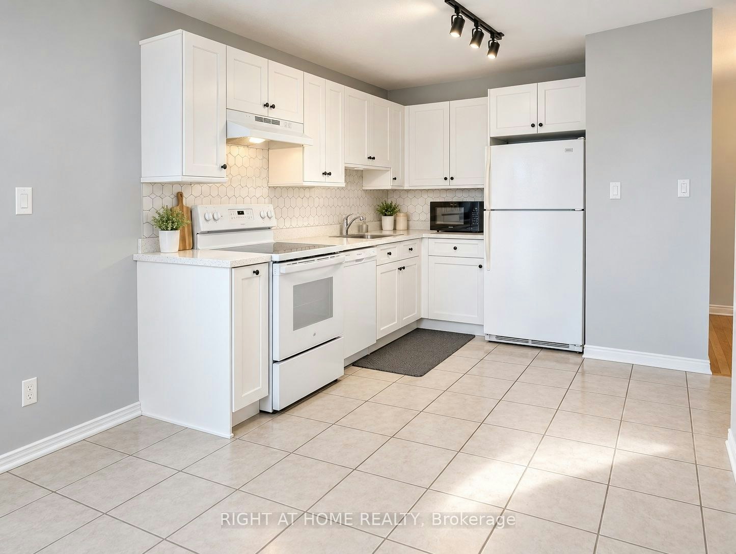 56-508 Essa Road, Barrie, ON, L0M 1A0 - 6