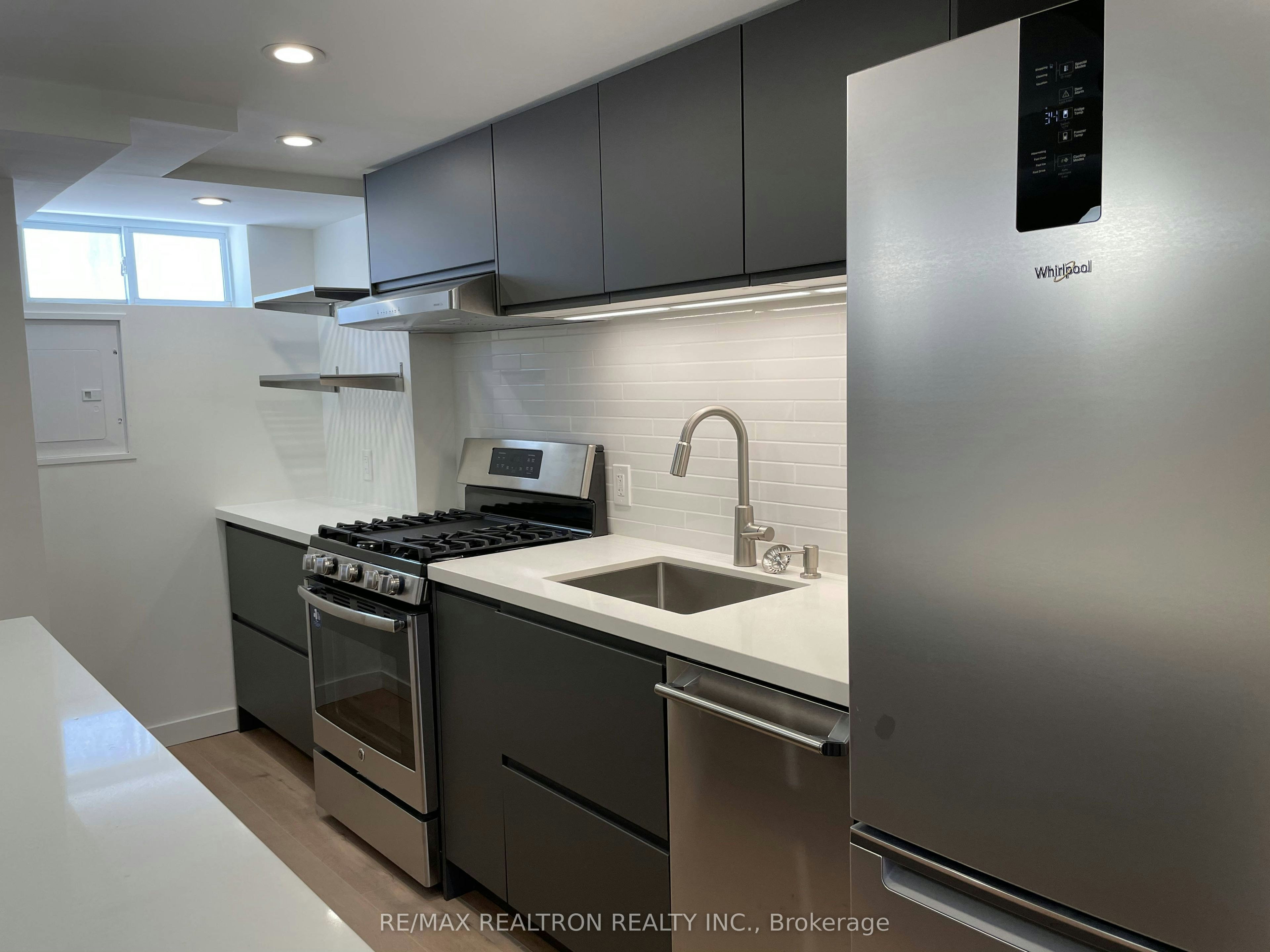 2-82 Gunn Street, Barrie, ON, L4M 2H5 - 3