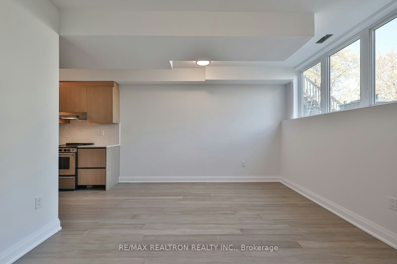 101 Sophia St W Street, Barrie, ON, L4N 1J4 - 8
