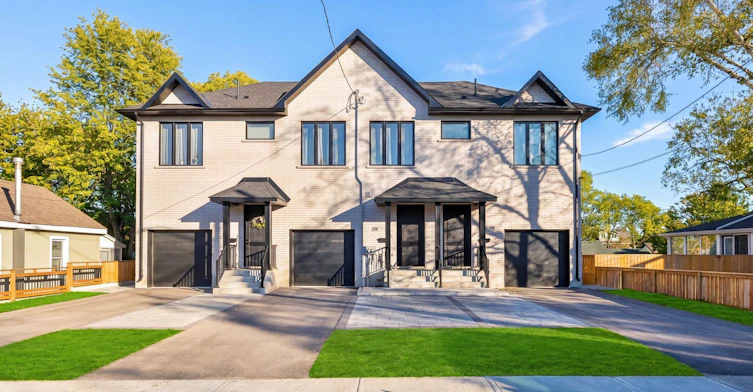 101 Sophia St W Street, Barrie, ON, L4N 1J4