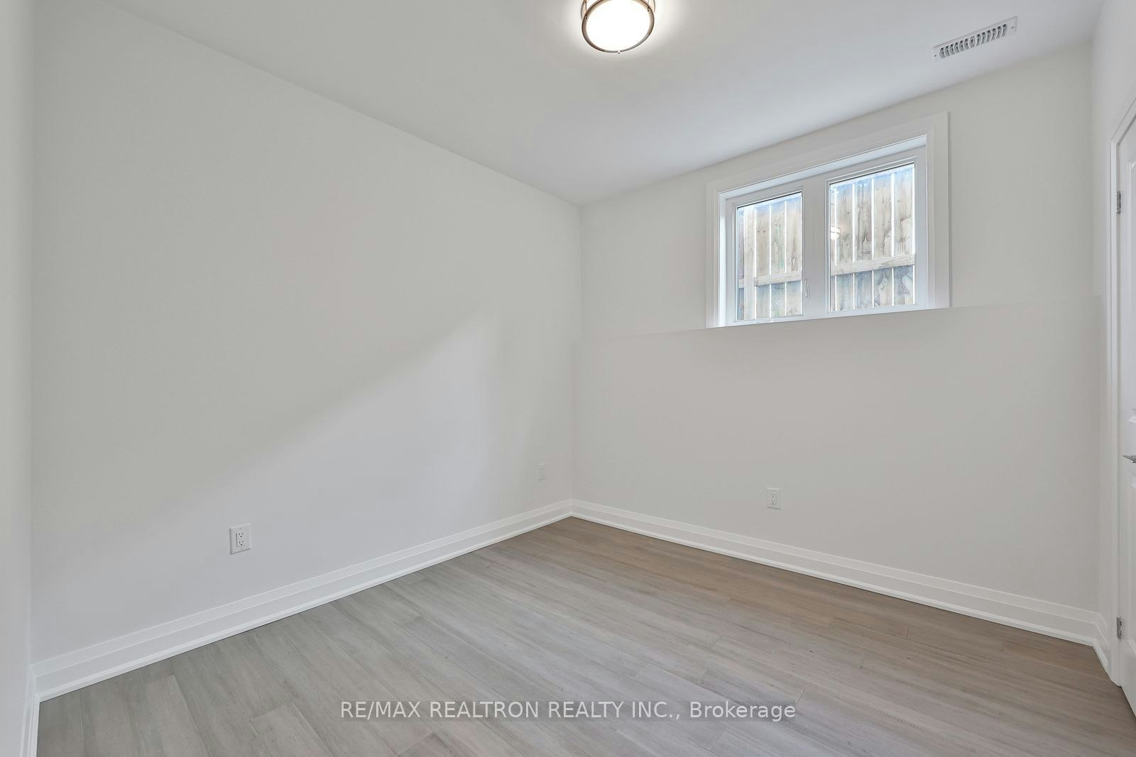 101 Sophia St W Street, Barrie, ON, L4N 1J4 - 10