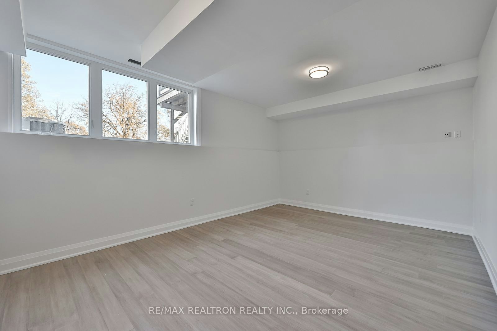 101 Sophia St W Street, Barrie, ON, L4N 1J4 - 7
