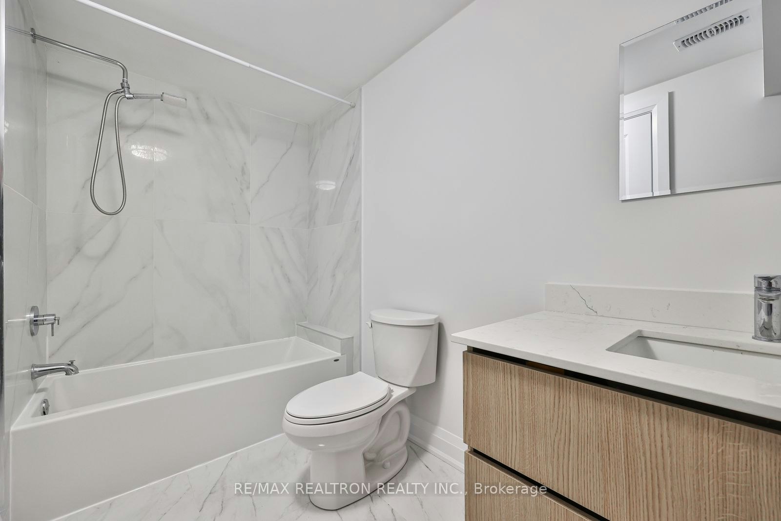 101 Sophia St W Street, Barrie, ON, L4N 1J4 - 14