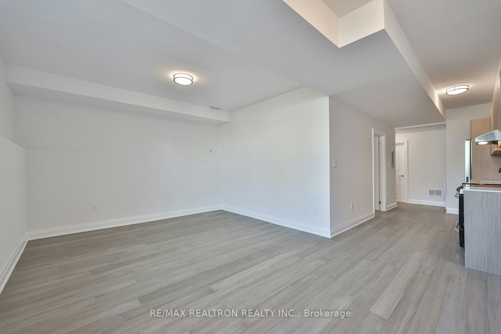101 Sophia St W Street, Barrie, ON, L4N 1J4 - 9