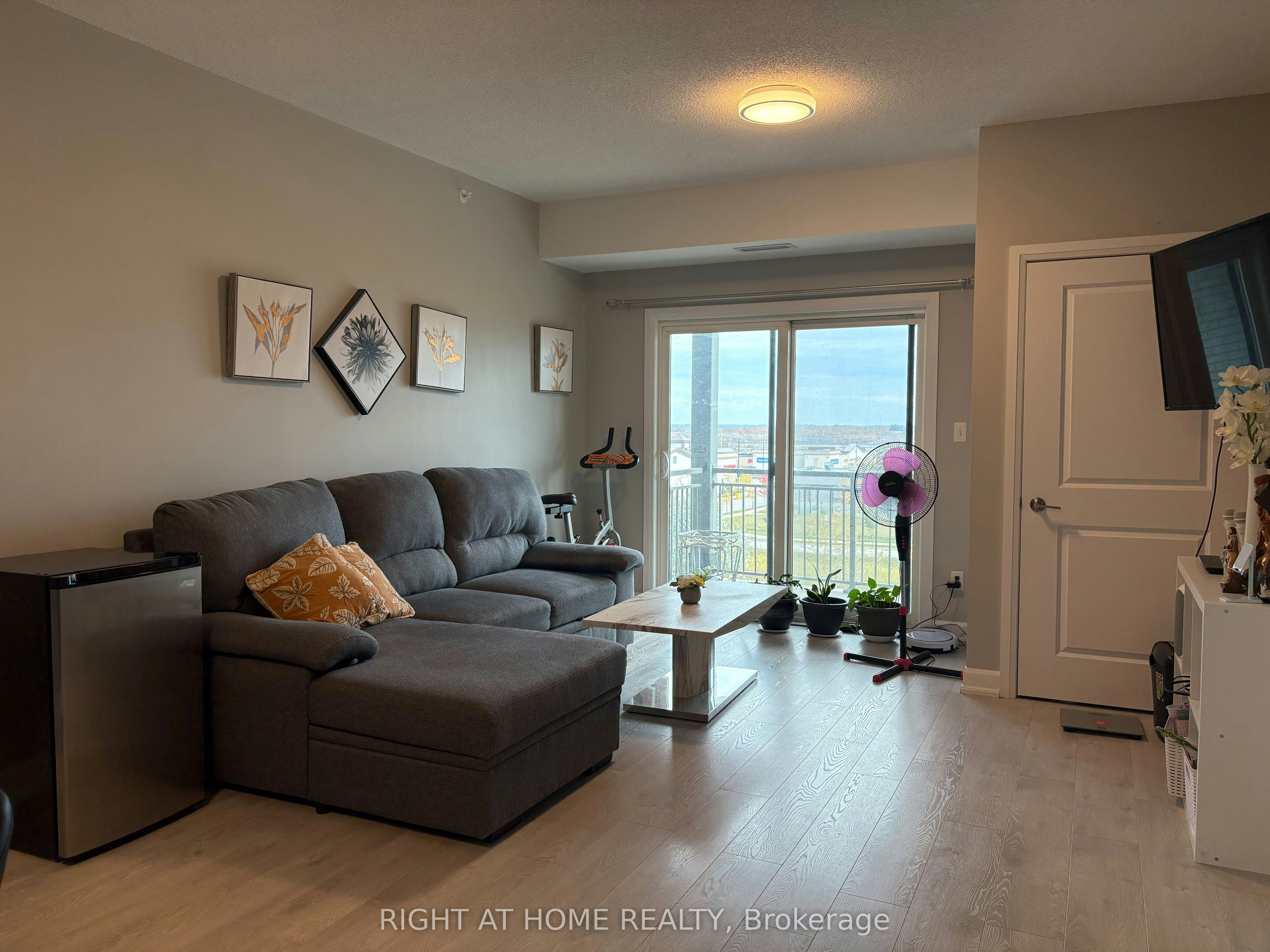 305-299 Cundles Road E, Barrie, ON, L4M 0K9 - 4