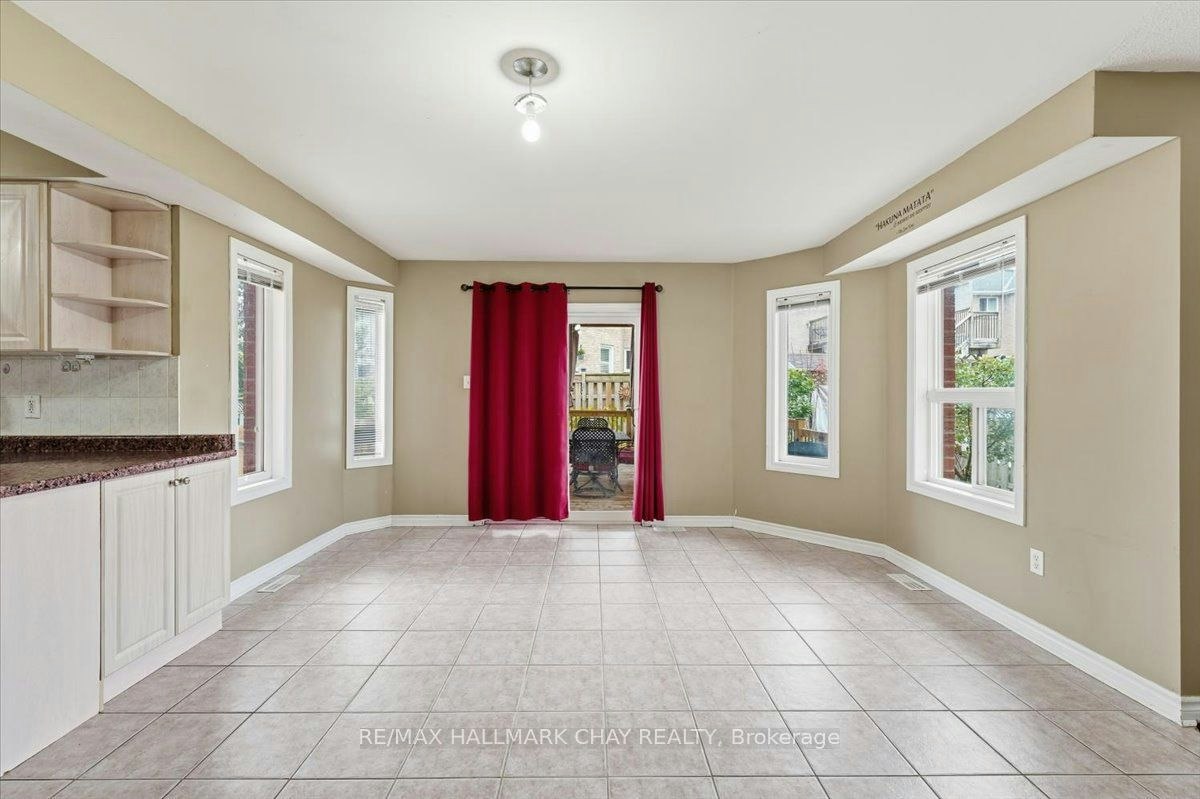 Main/Upper-484 Ferndale Drive N, Barrie, ON, L4N 0S1 - 11