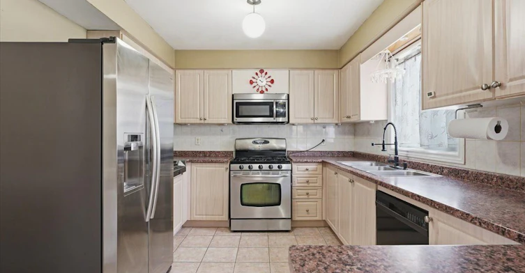 Main/Upper-484 Ferndale Drive N, Barrie, ON, L4N 0S1 - 12