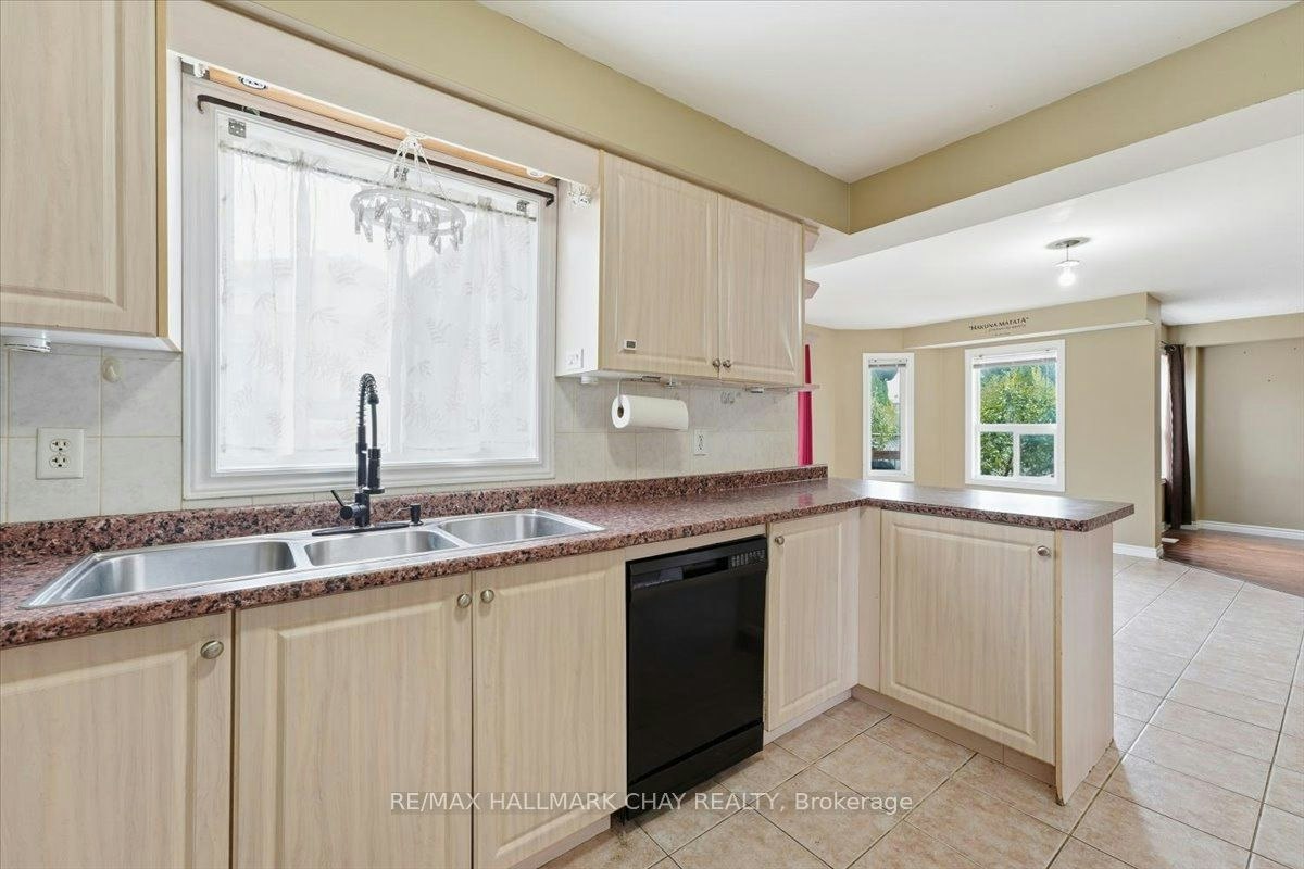 Main/Upper-484 Ferndale Drive N, Barrie, ON, L4N 0S1 - 14