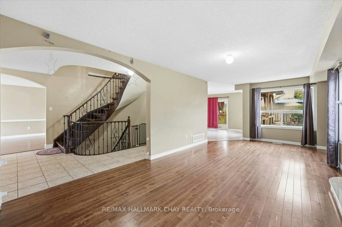 Main/Upper-484 Ferndale Drive N, Barrie, ON, L4N 0S1 - 8