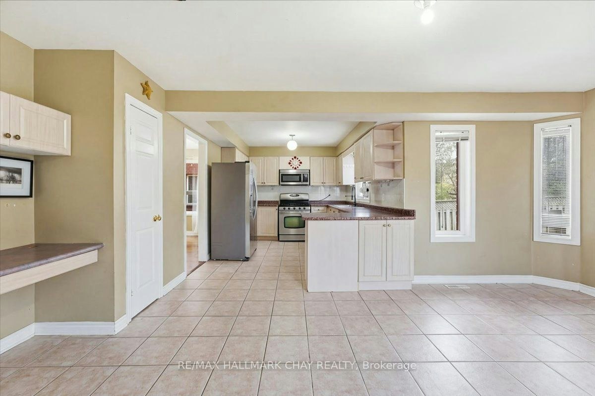 Main/Upper-484 Ferndale Drive N, Barrie, ON, L4N 0S1 - 10
