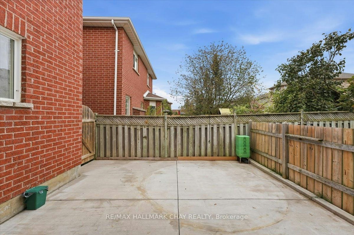 Main/Upper-484 Ferndale Drive N, Barrie, ON, L4N 0S1 - 28