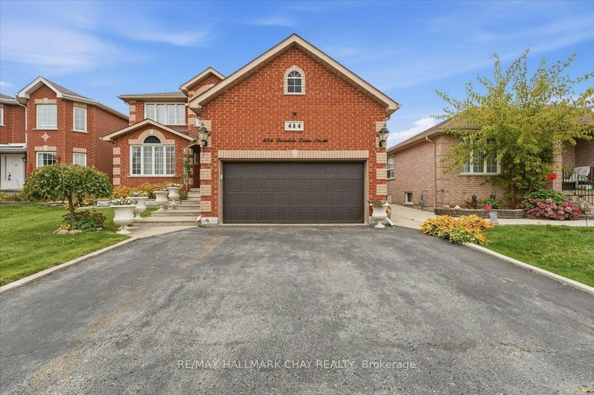 Main/Upper-484 Ferndale Drive N, Barrie, ON, L4N 0S1