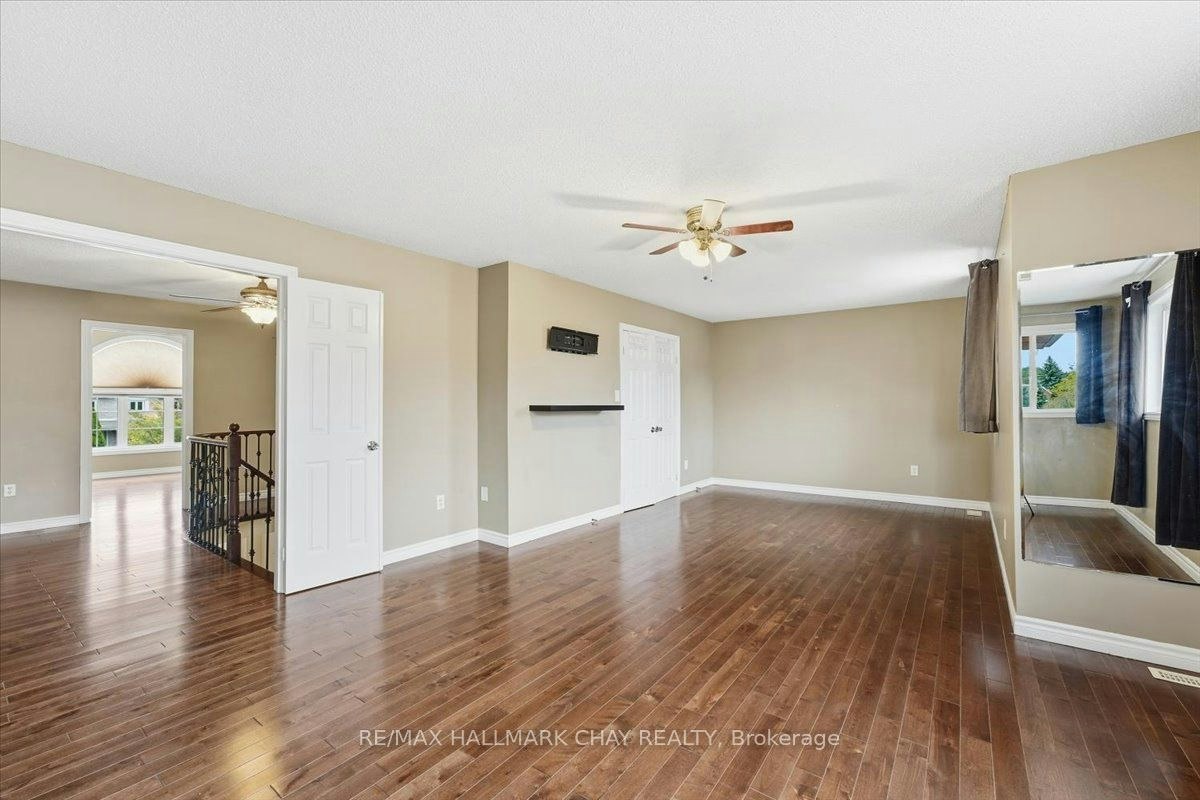 Main/Upper-484 Ferndale Drive N, Barrie, ON, L4N 0S1 - 16