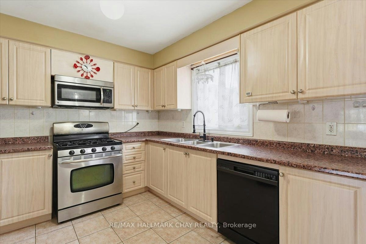 Main/Upper-484 Ferndale Drive N, Barrie, ON, L4N 0S1 - 13