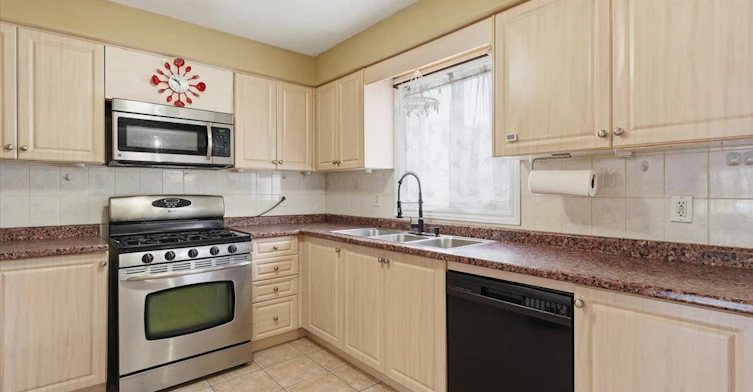 Main/Upper-484 Ferndale Drive N, Barrie, ON, L4N 0S1 - 13