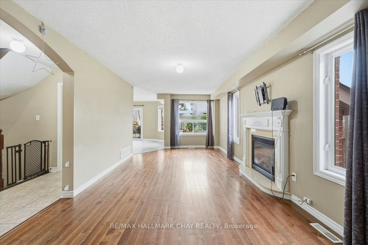 Main/Upper-484 Ferndale Drive N, Barrie, ON, L4N 0S1 - 7