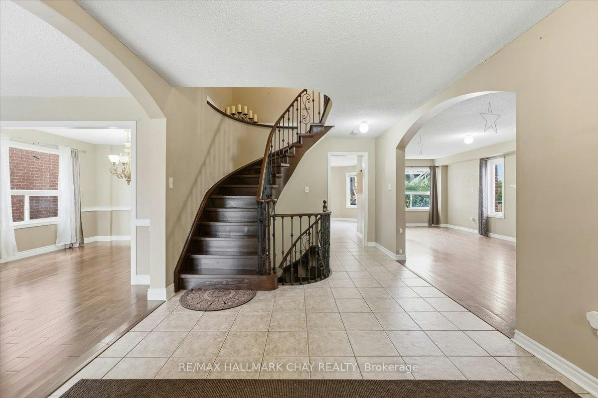 Main/Upper-484 Ferndale Drive N, Barrie, ON, L4N 0S1 - 4
