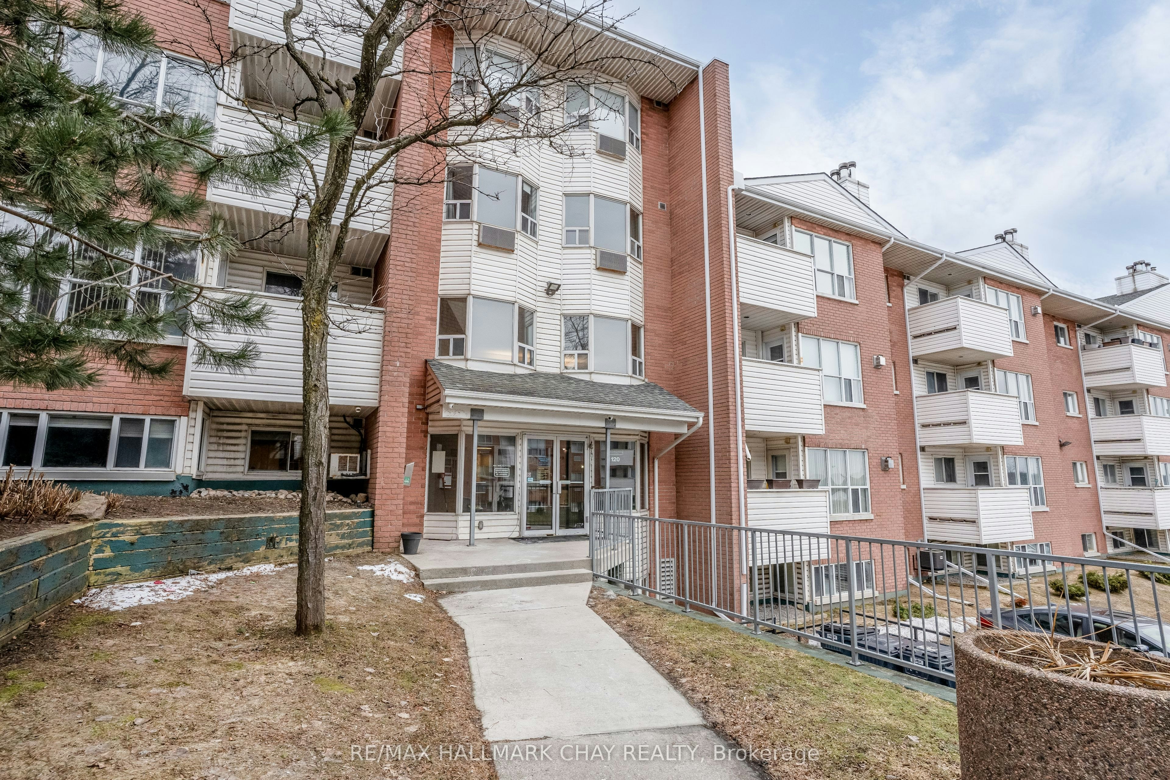 216-120 Bell Farm Road, Barrie, ON, L4M 6J2 - 2